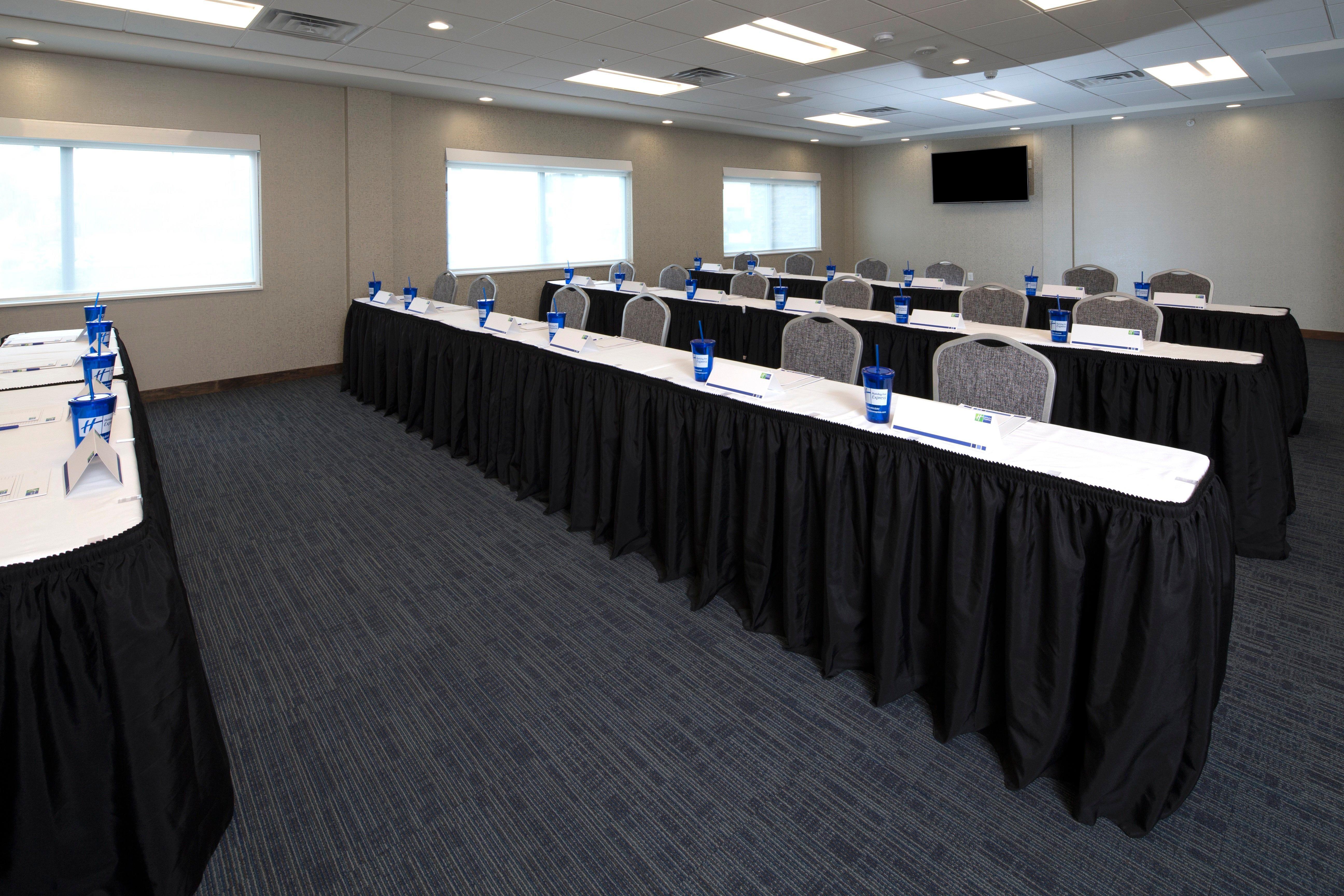 Holiday Inn Express & Suites Alpena - Downtown By Ihg Exteriör bild