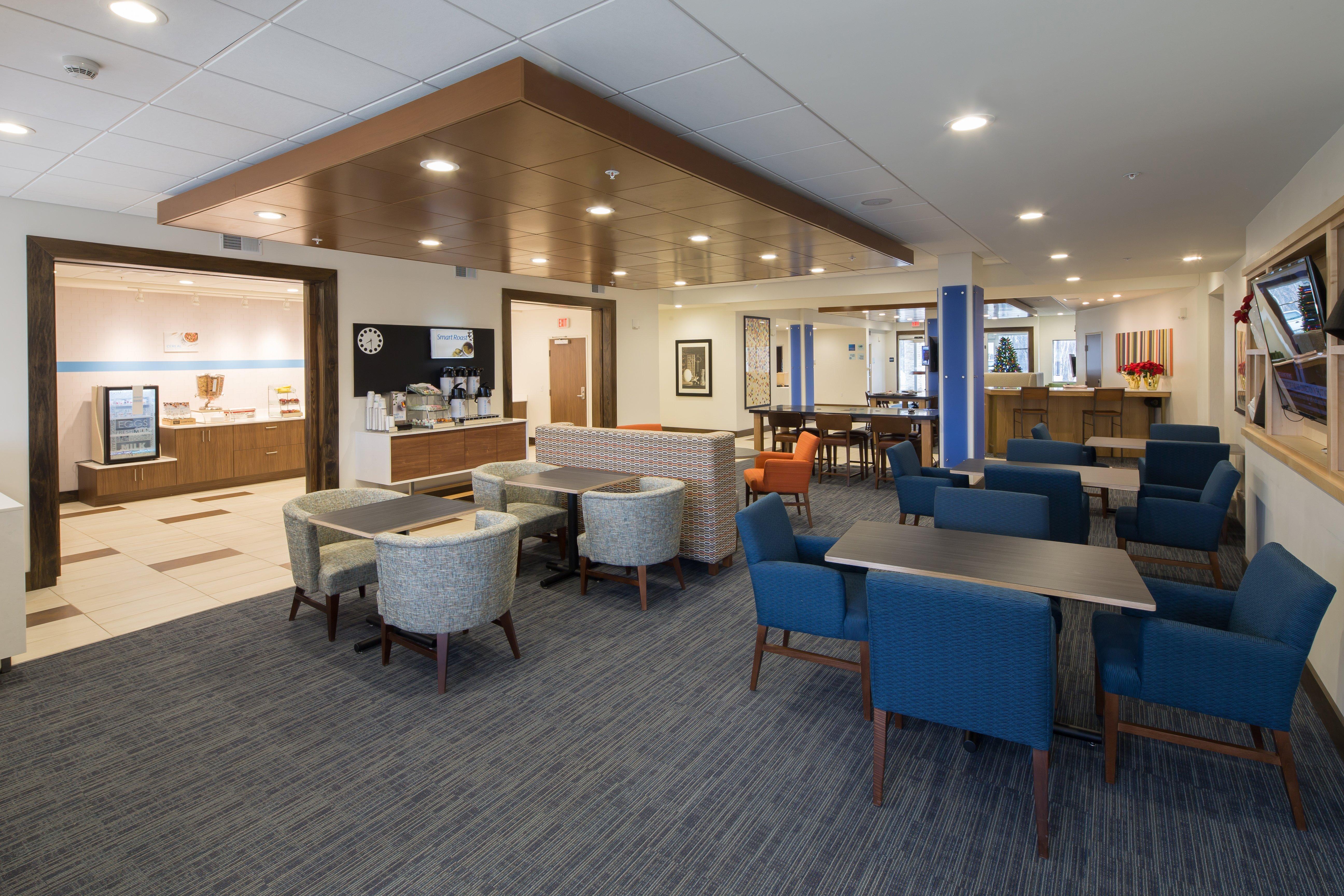 Holiday Inn Express & Suites Alpena - Downtown By Ihg Exteriör bild