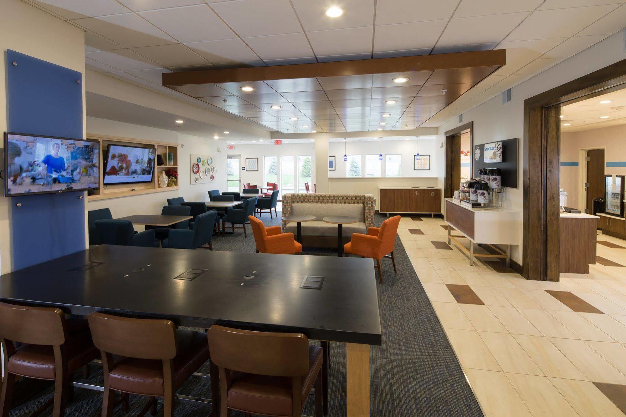 Holiday Inn Express & Suites Alpena - Downtown By Ihg Exteriör bild