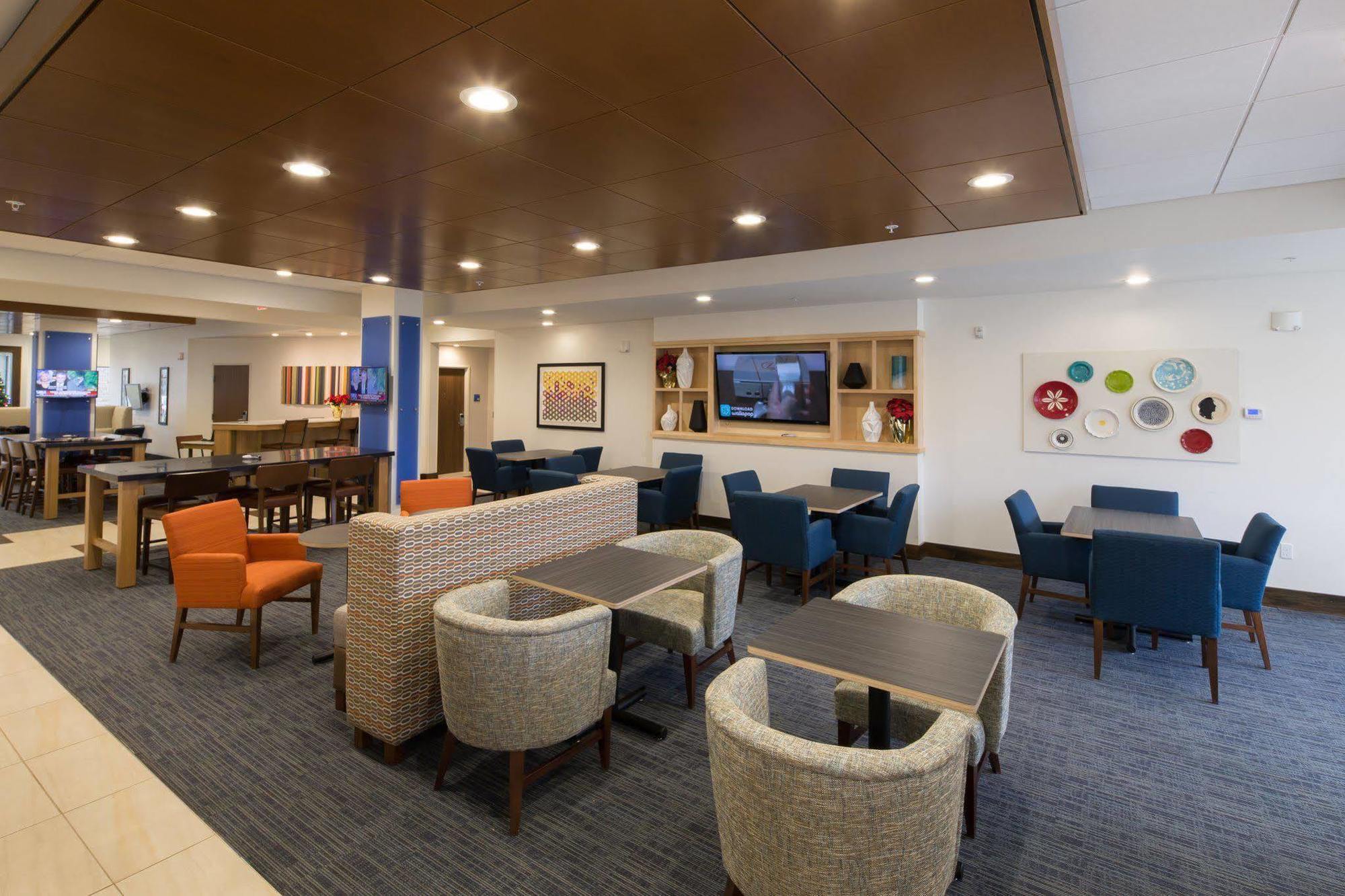 Holiday Inn Express & Suites Alpena - Downtown By Ihg Exteriör bild