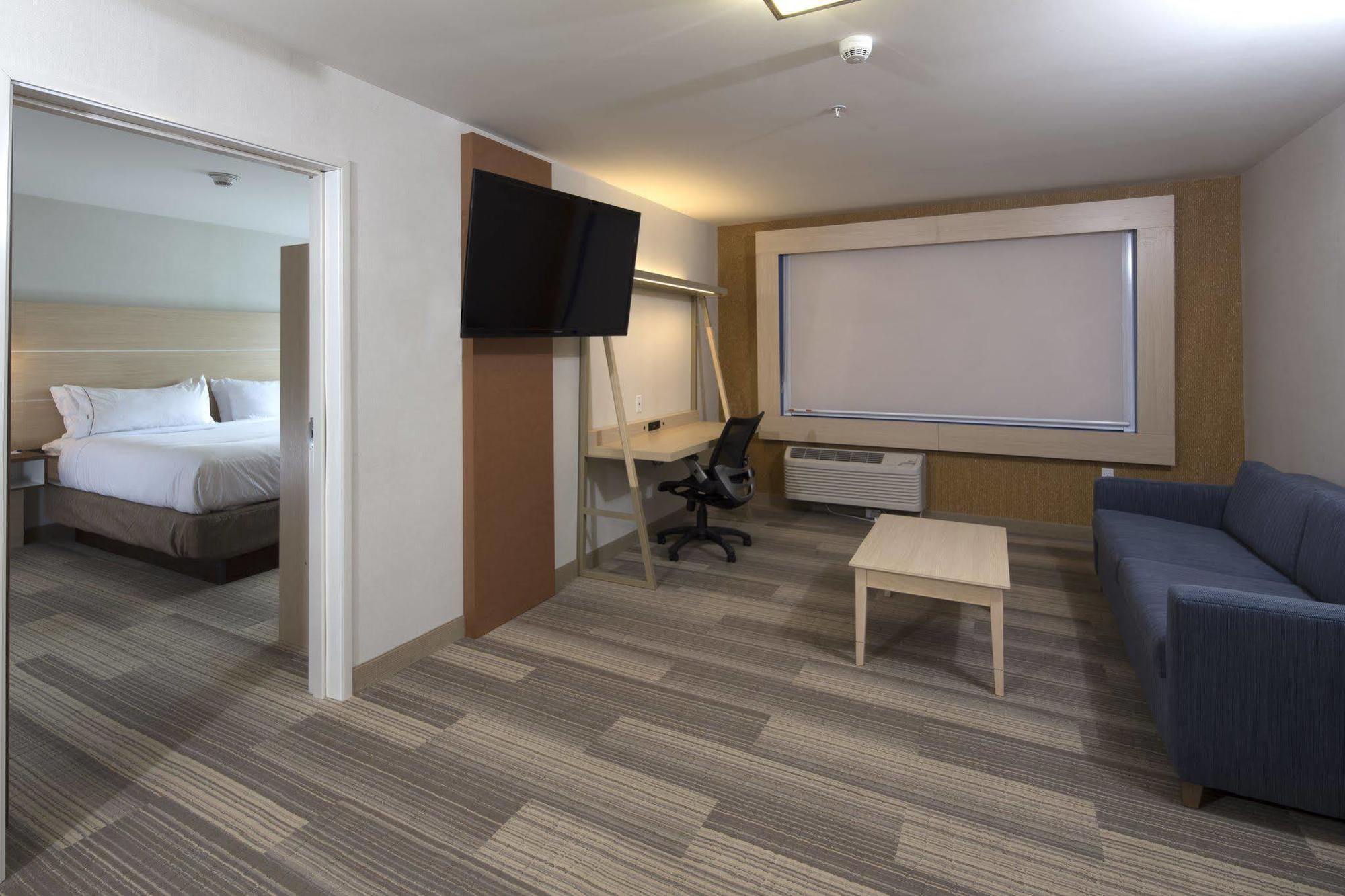 Holiday Inn Express & Suites Alpena - Downtown By Ihg Exteriör bild